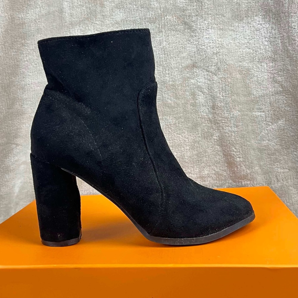 Forever 21 Women's Black Faux Suede Block Heel Ankle Booties Siz7.5 00492350